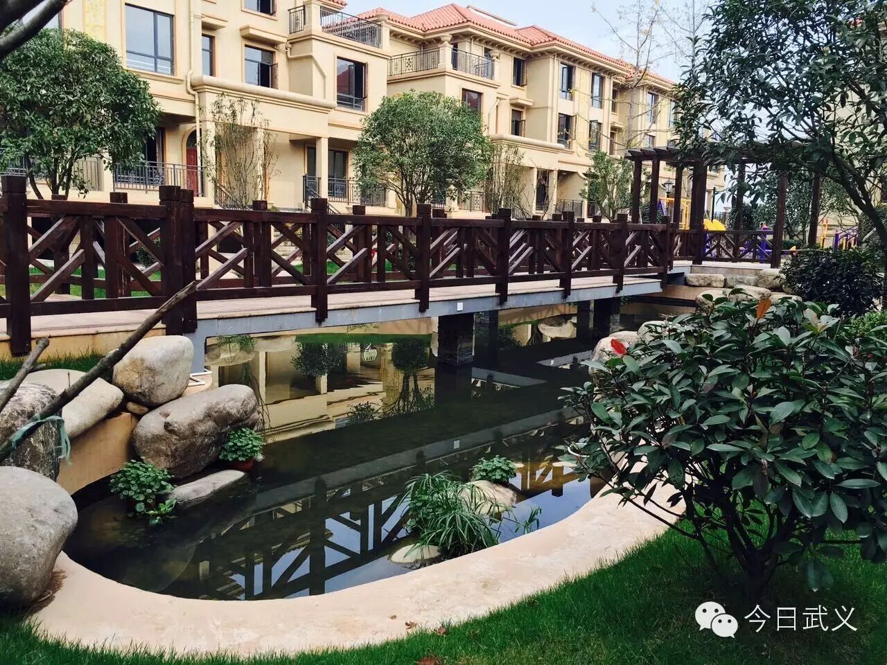 香榭丽墅"年中宏利"10幢/套特价房推出!转发送高级陶瓷水晶杯!