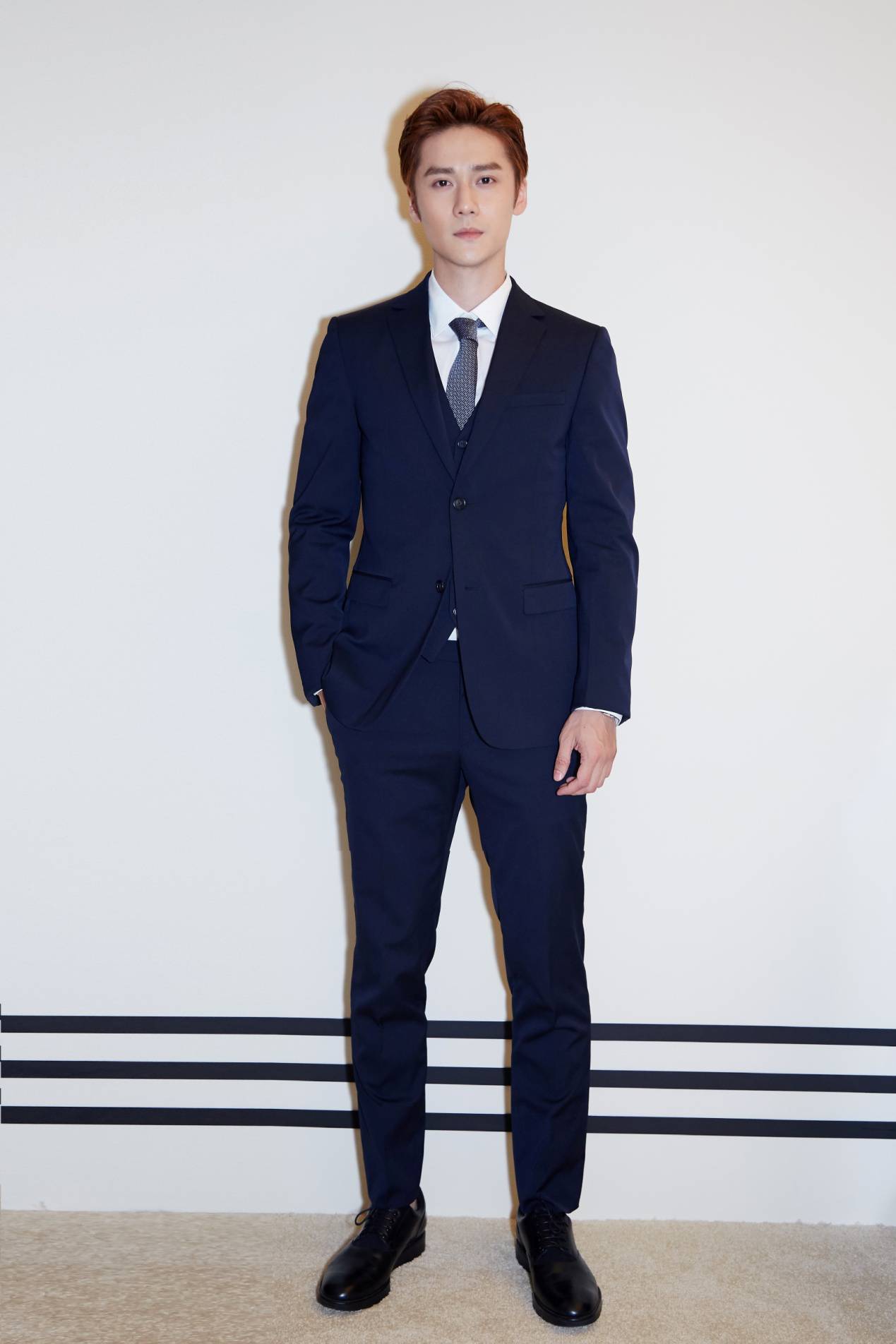 用蒋劲夫的男装周造型告诉大家有一种男士的时髦叫不用力