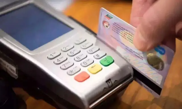 信用卡绑定微信和支付宝上养卡，与直接刷卡消费有什么区别？ 