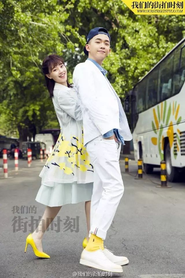 街拍牛仔裤美女穿搭2018夏_明星街拍穿搭图片_明星穿搭街拍