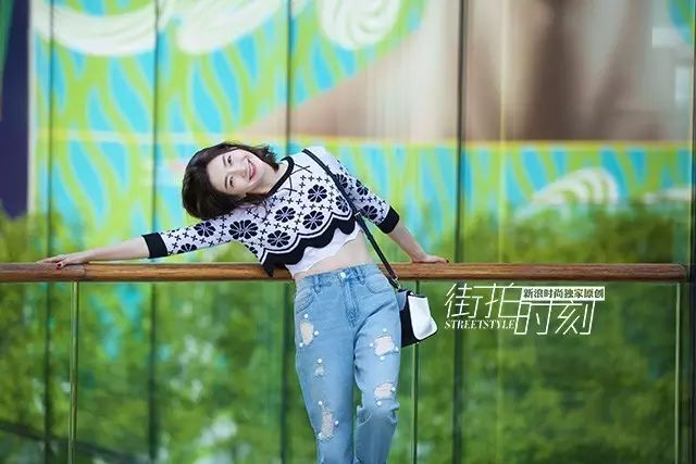 明星穿搭街拍_街拍牛仔裤美女穿搭2018夏_明星街拍穿搭图片
