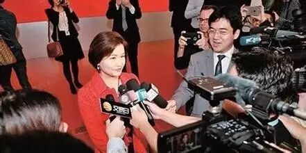 “她的工廠一旦停工，全球手機都得斷貨”，她是中國女首富，身價500億！的圖2