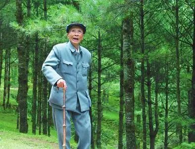 杨善洲(1927-2010),云南施甸人.