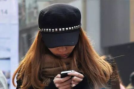 8.常低头玩手机