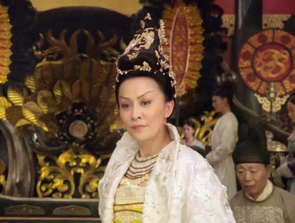 与上两部不同的是,刘嘉玲所饰演的武则天出现篇幅有限,且只保留了皇后