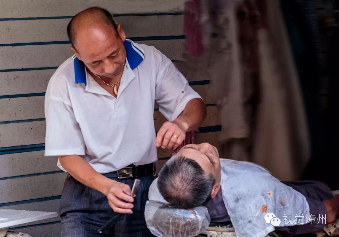 剃头刮脸的老行当伴着老街一同老去