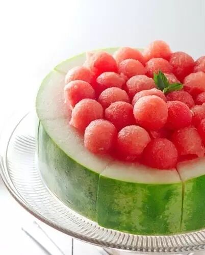 找个球勺,把西瓜挖成丸子样,简易上手又满足眼球