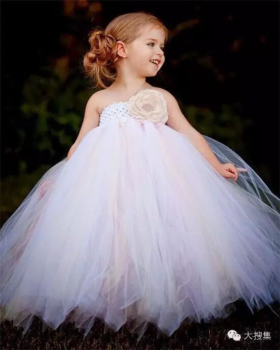 花季的年龄,花样的装扮,她们是最美的花仙子