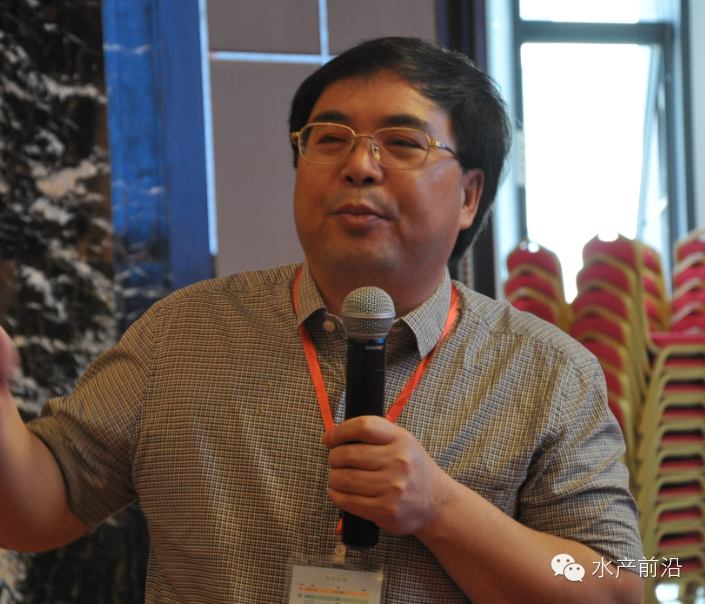 何建国做主题报告:对虾白斑综合症和肝胰腺坏死症生态防控技术