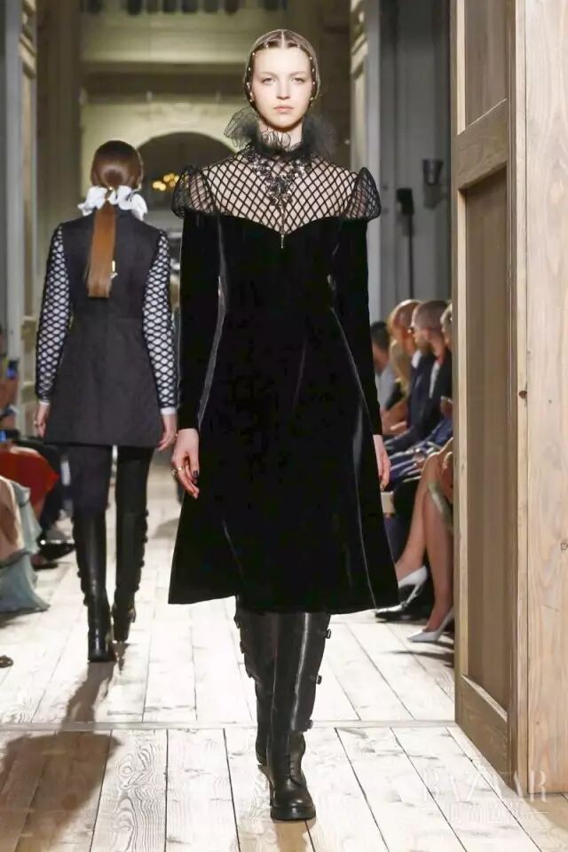 穿着valentino做一场关于莎翁的仲夏夜之梦!