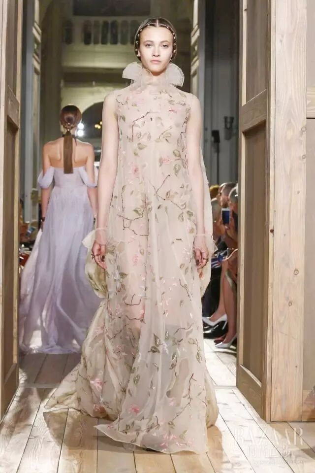 穿着valentino做一场关于莎翁的仲夏夜之梦!