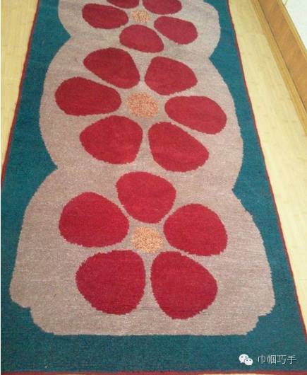 妇女居家灵活就业丨教你用旧毛线编织漂亮的地毯方法和花样