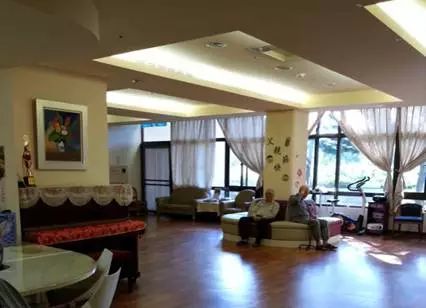 养老院内的老人