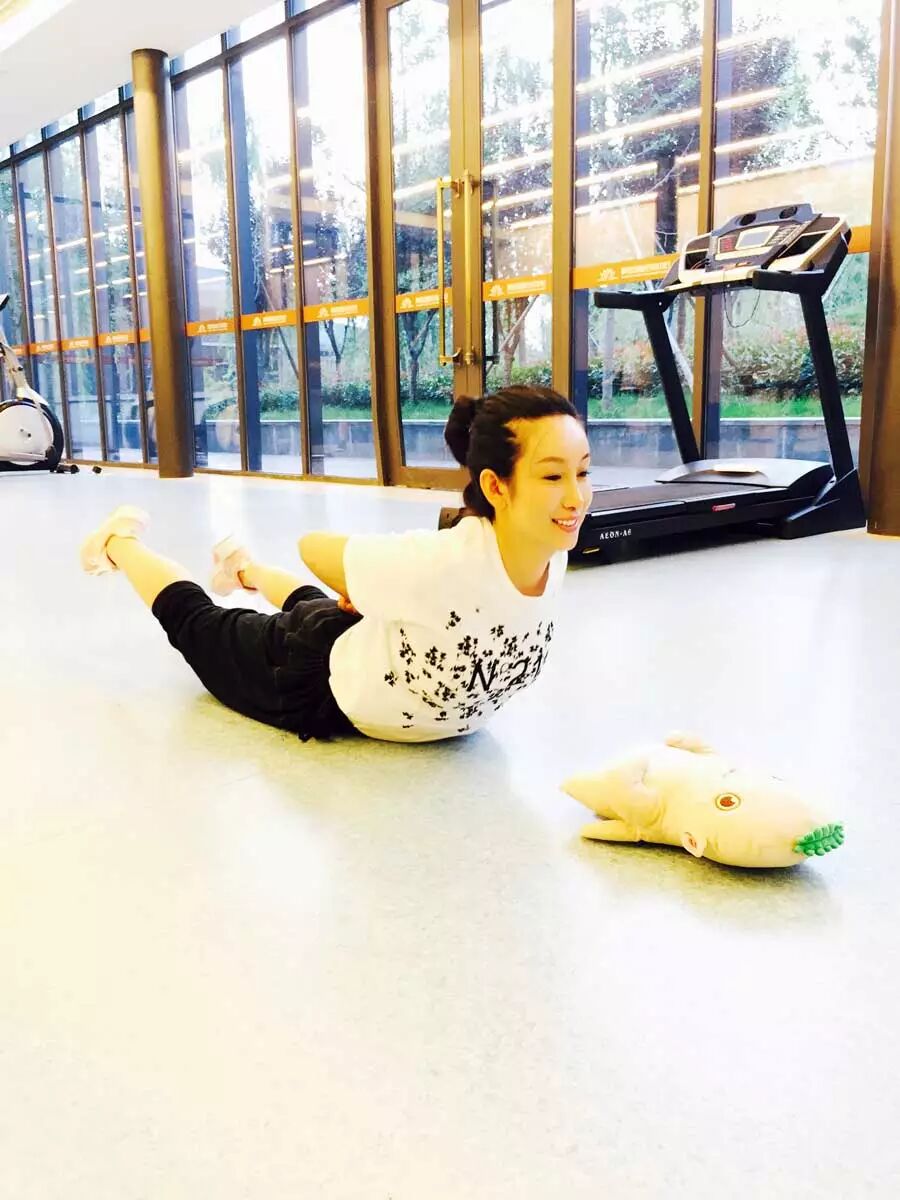 【风尚】女明星po运动照素颜好美 你好天真哟!