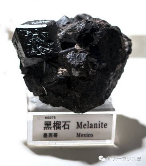 不管石榴石怎么造假用这招就能轻松鉴定