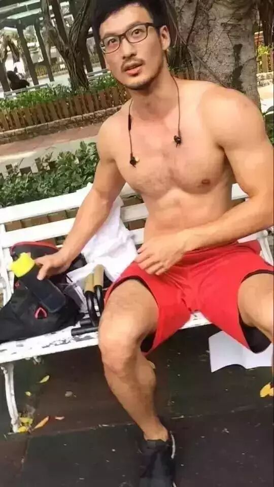 190cm胸毛肌肉男模 大胆与男友秀恩爱 飞行员帅boy 微信公众号文章阅读 Wemp