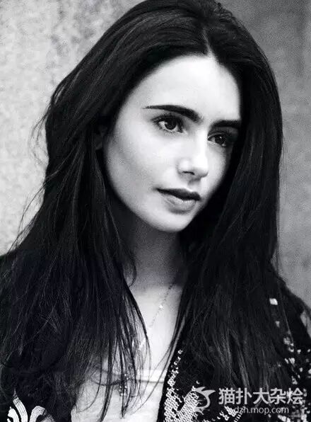 "美国队长"克里斯-埃文斯(chris evans)正在和"白雪公主"莉莉-柯林斯