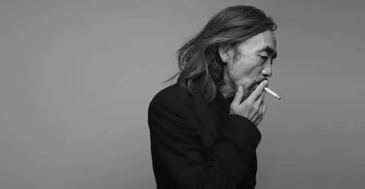 山本耀司:社会浮躁,太多年轻女孩活脱脱一副娼妓面孔