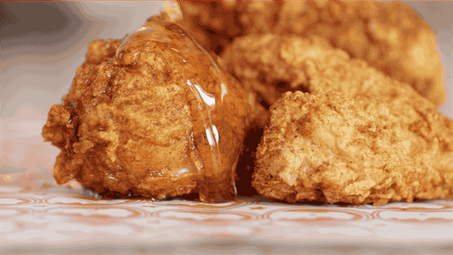 炸鸡是一种很少有人能够拒绝的美食,来,不喜欢吃炸鸡的请举手?