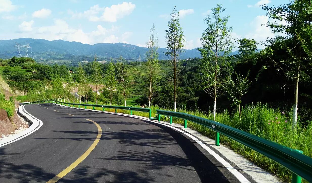 重庆电视新闻播了:渝万高铁国庆通车~每天20对次,可直到成都