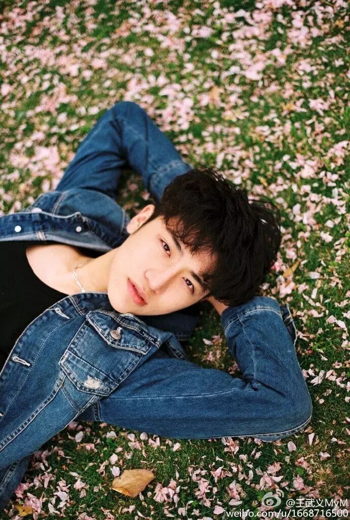 我们来看看剧中的王奕辰究竟长什