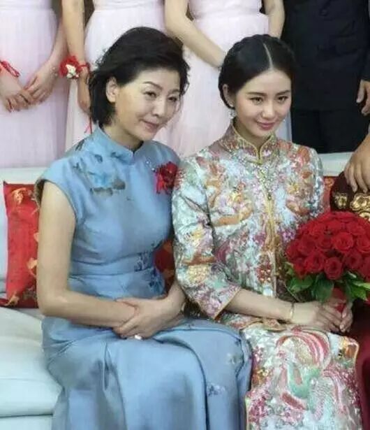 据当时的媒体报道,刘诗诗的爷爷就是西河大鼓书大家刘田利.