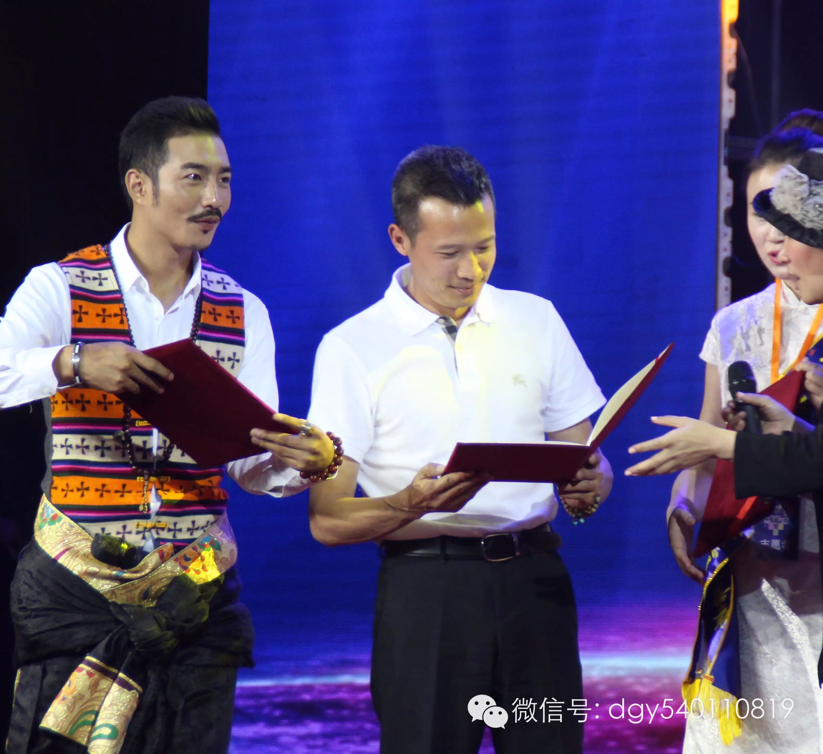 藏族歌手德格叶,张馨予,李玉刚,温兆伦等众明星出席爱心慈善夜