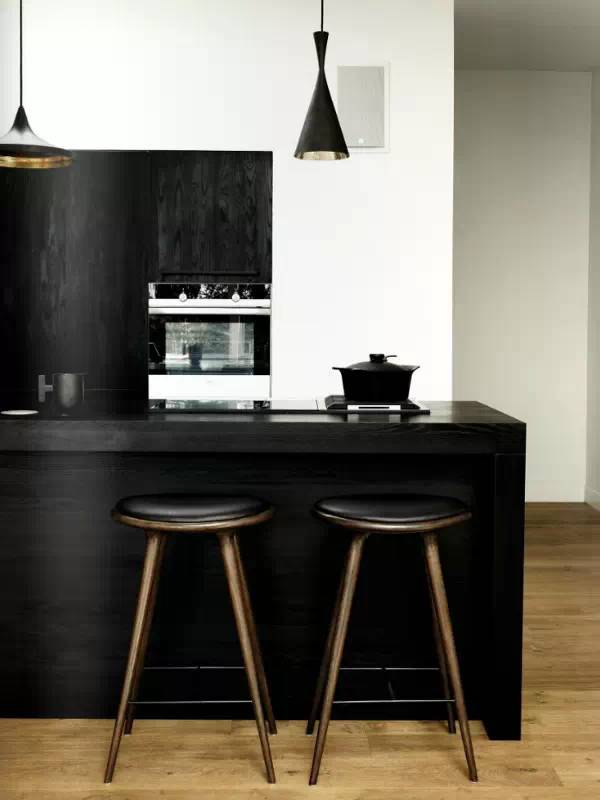 廚房裡的黑色時尚，品位現代設計！ 家居 第4張