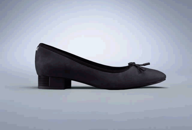 互相映衬就好从常见的蓝蝴蝶身上,收获轻盈的印花法则用色彩