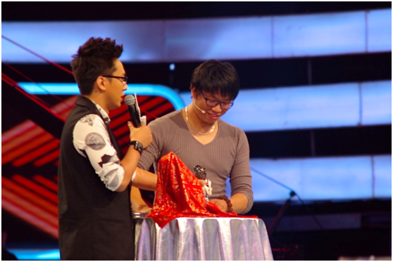 今晚19:00《男过女人关》米朵遭遇选手「强吻」 「红爹」登场说媒女人