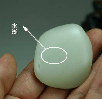 瑕不掩瑜——说说和田玉中的瑕疵。