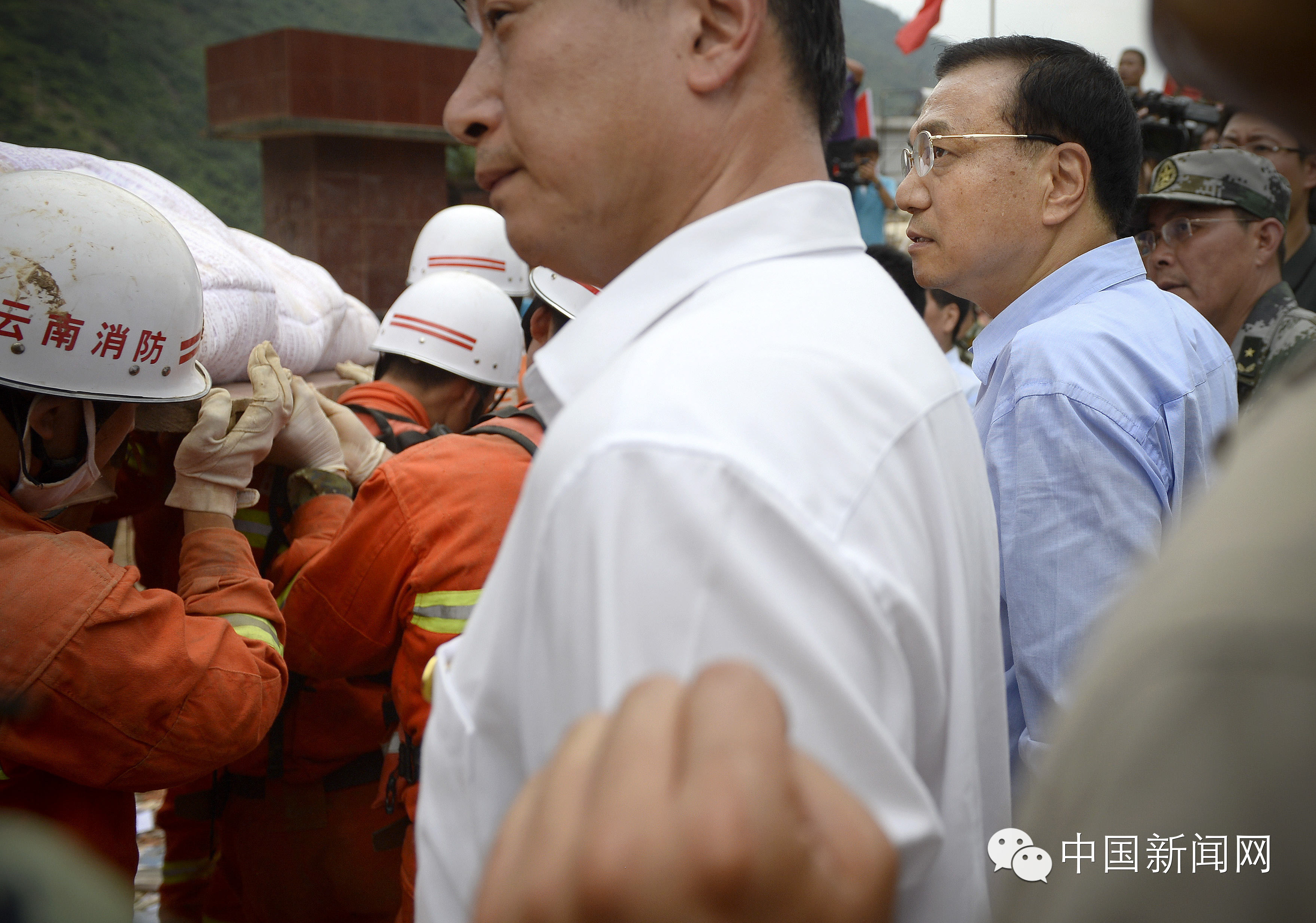 正文 8月4日,李克强总理在云南鲁甸地震震中龙头山镇,现场指挥救灾