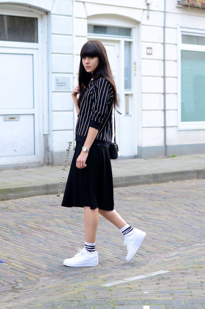 2015年最潮搭配裙子运动鞋