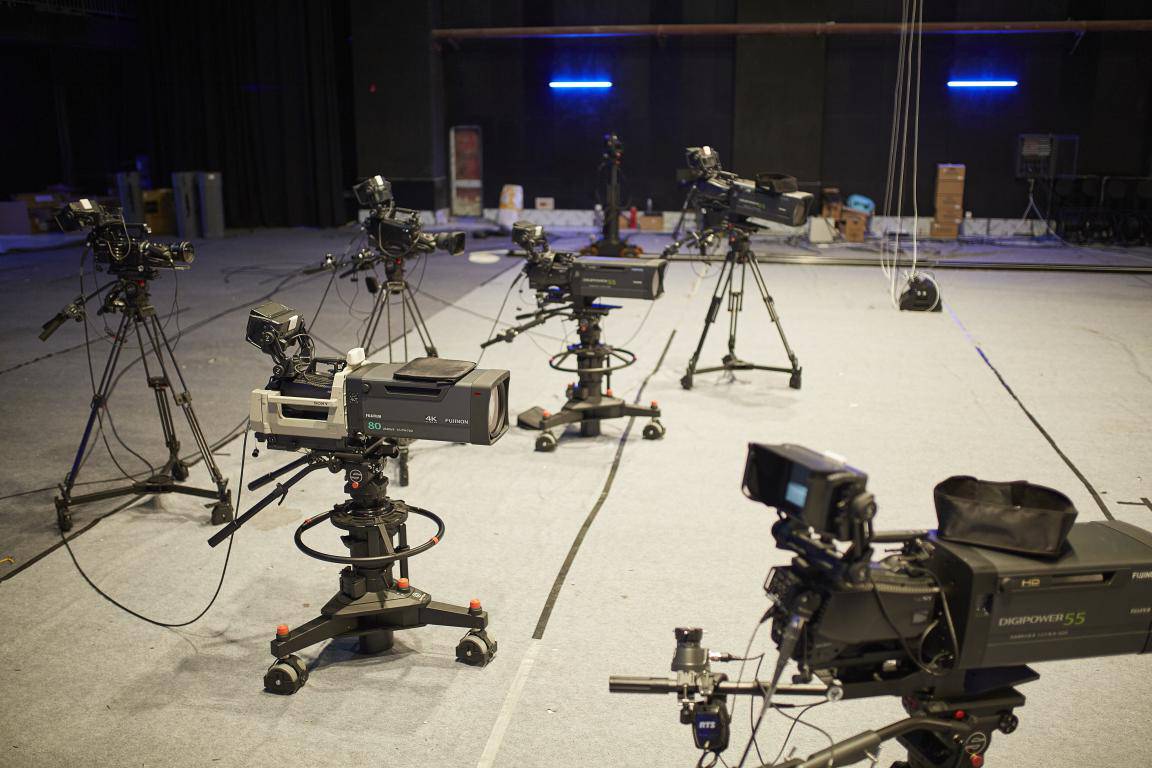 全球首个大型4k演播室在中国传媒大学建成并开始试运行【上海人物摄像