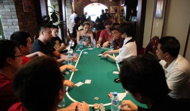 会玩德州扑克是混金融圈的标配！