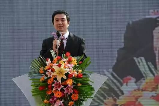 他主播的《听世界》节目,仅在"喜马拉雅"app的收听下载率已超过