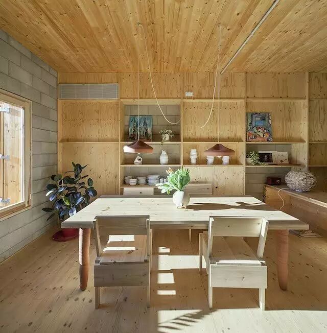 资料网 公众号文章 >> 正文 在内饰装修的过程中,建筑师使用了很多