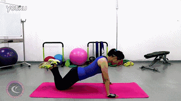 【健身】对抗地心引力，女生胸部训练必不可少的3个动作（组图） - 2
