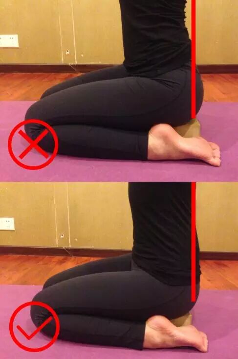 从英雄坐的正位开始练习瑜伽一个恢复体能的黄金体式