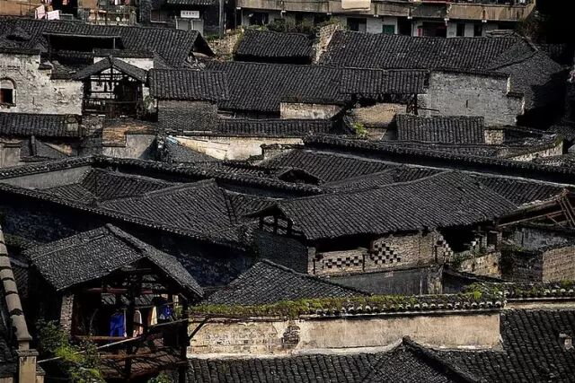 地址:湖南省怀化洪江市雄溪路黔阳古城迄今2000多年的"湘西第一古镇"