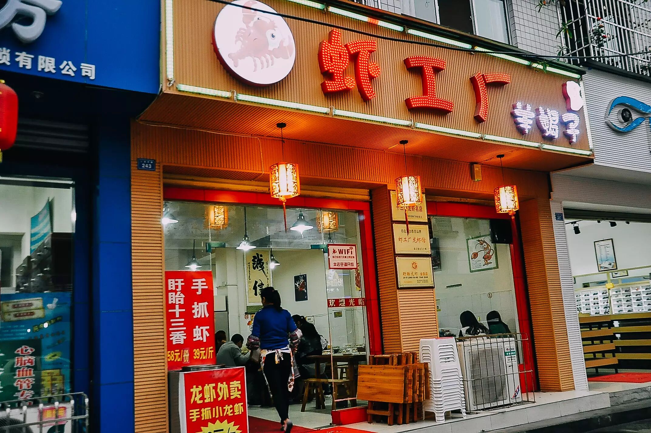 离最佳吃虾日期还有一个多月,约哥教你如何正确吃小龙虾,爱虾的吃货