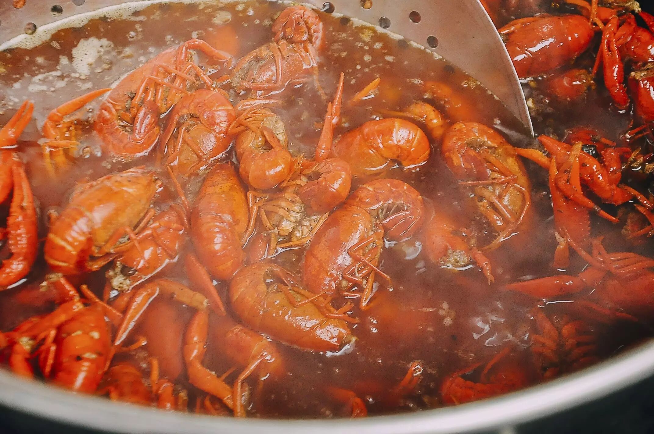 离最佳吃虾日期还有一个多月,约哥教你如何正确吃小龙虾,爱虾的吃货赶