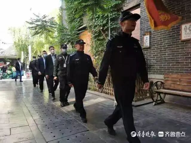 河北游客來(lái)濟(jì)南旅游丟了無(wú)人機(jī) 民警保安攜手物歸原主的圖2