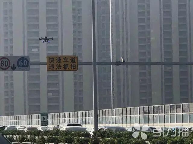 苏州交警启用无人机空中监控的图3