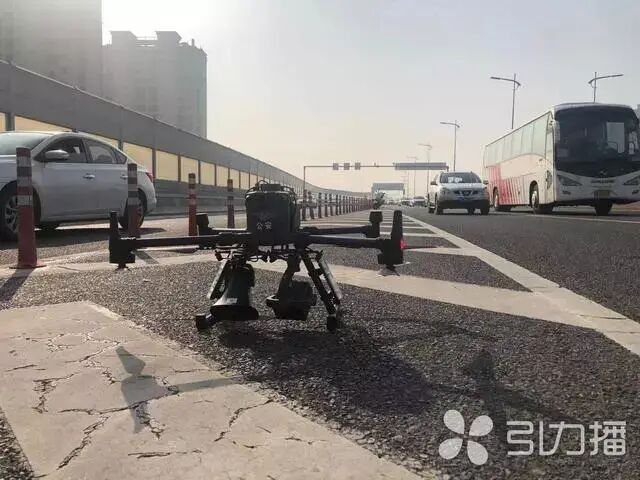苏州交警启用无人机空中监控的图1