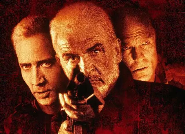 "刀锋战士"系列共三部,刀锋战士作为一名冷酷无情的吸血鬼猎杀者,以