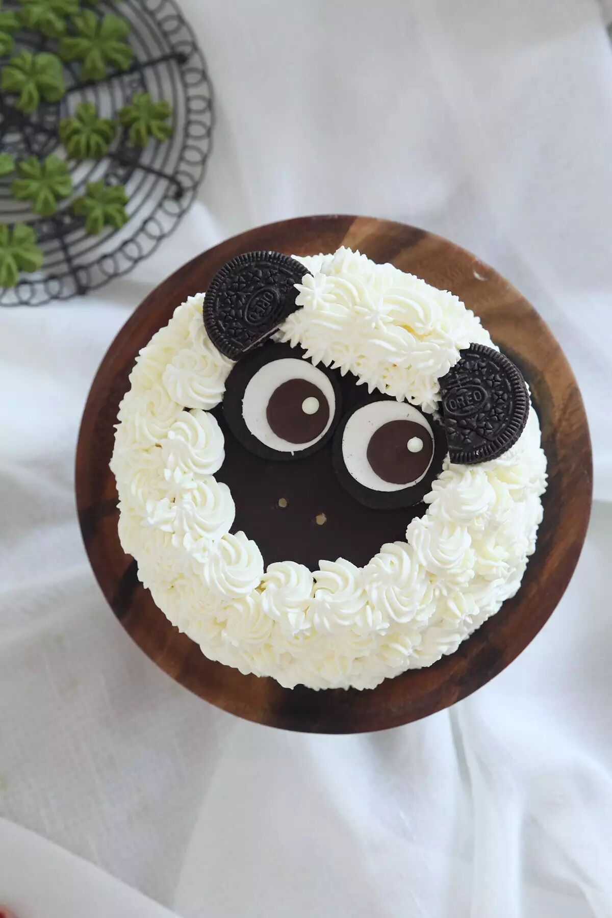 新学期开学送了弟弟一个小羊肖恩