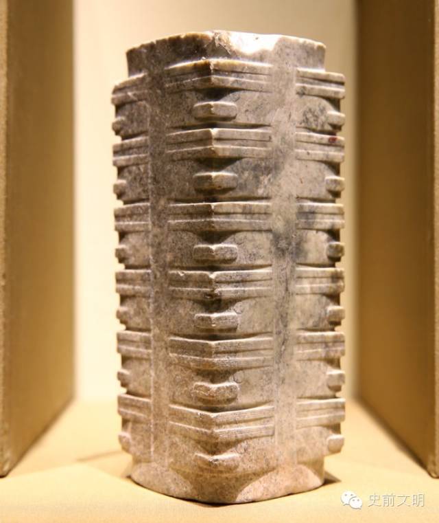 六禮儀の具：玉琮