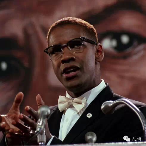 丹泽尔·华盛顿在《马尔科姆x》中饰演种族主义者马尔科姆你可能不