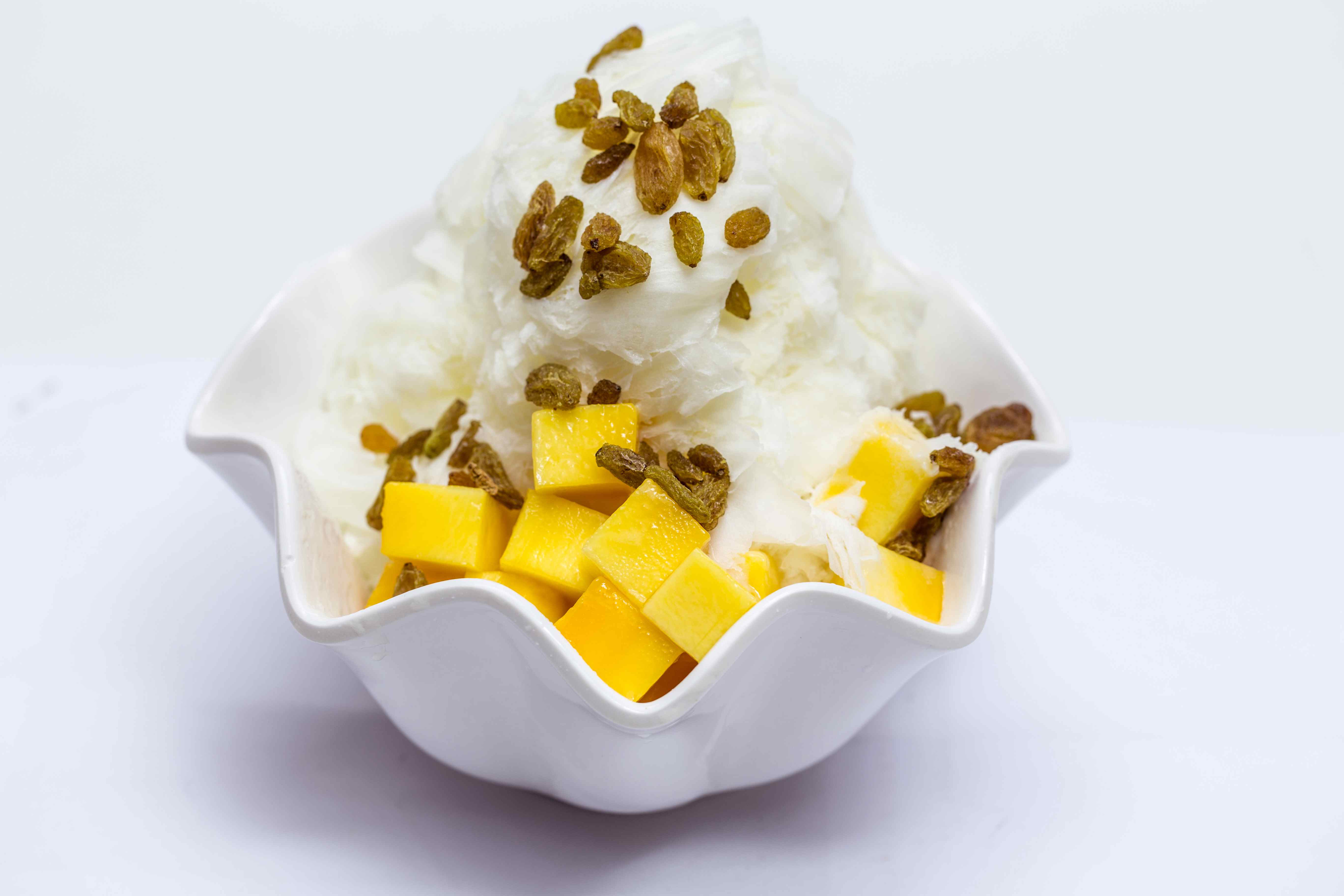 绵绵雪花冰,又叫千层冰,绵绵口感,口味层次感分明,比冰淇淋更蓬松